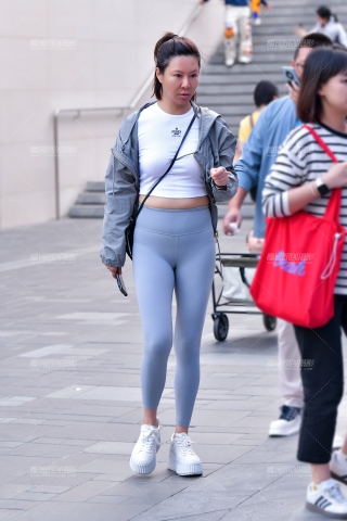 ★紧身裤高挑美女