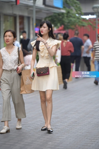 街拍米色群美眉