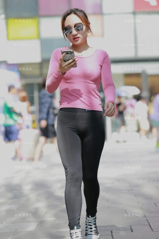 黑色瑜伽服导游