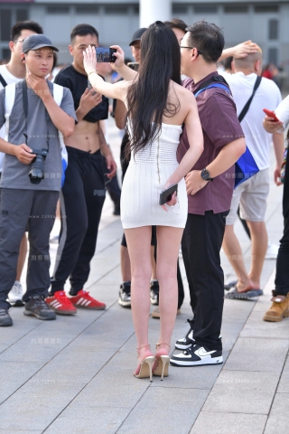 包臀白裙，细凉高玉zu美女--啦不啦多