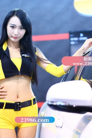 黄色紧身服车模