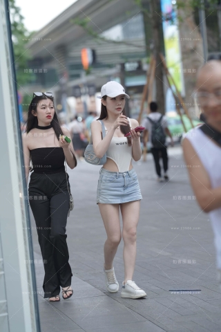 内高叉配热裤小姐姐