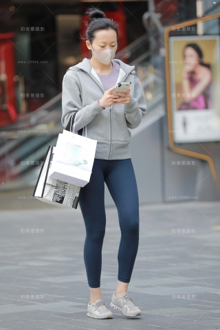 【玻璃街拍】深蓝瑜伽裤