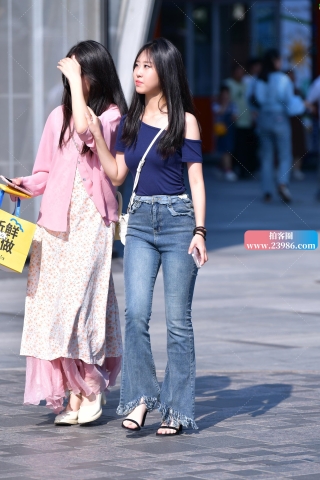 ★搭讪牛仔裤活泼小美女