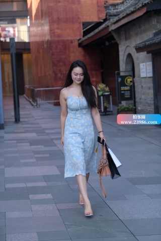 搭讪街拍吊带裙少f