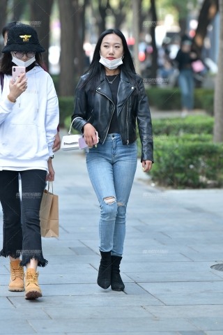 ★高挑牛仔裤美女★