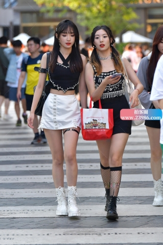 ★漂亮短裙两位美女