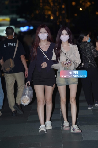 夜拍大白腿姐妹