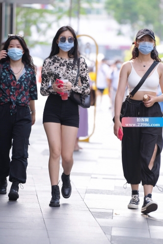 街拍漂亮女神姐姐