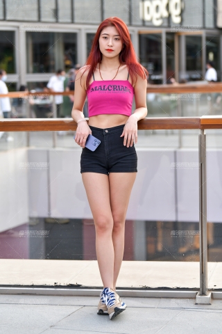 ★搭讪高挑黑热裤美女