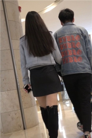 4K - 长筒靴皮裙气质街拍魅力身材极品女神姐姐 [928 MB]（视频版）