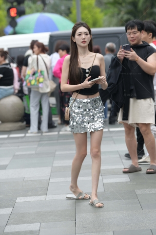 搭讪街拍鳞片裙美女小姐姐