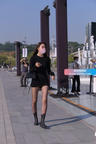 街拍包臀裙咖啡丝美女