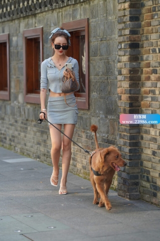 搭讪街拍遛狗的小姐姐