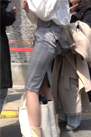 时尚的白衬衫街拍美女 [1.48 GB/MP4]（视频版）