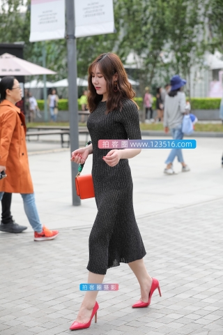 【凯恩赛帖】盈盈走来的长裙性感美女