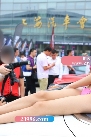 马尾辫粉红比基尼