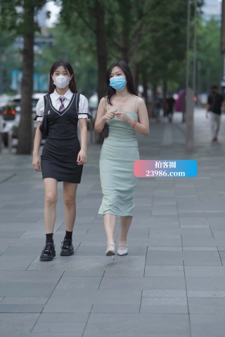 漂亮美女姐妹花~