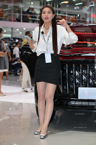 红旗的包臀裙肉丝美腿主播