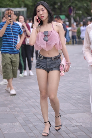 【街拍之魂赛帖】性感灰色热裤