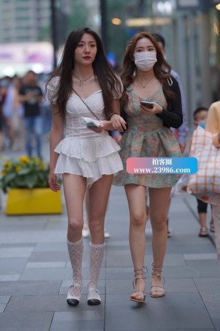 街拍美女姐妹花