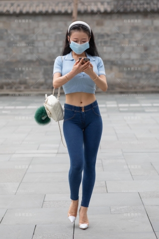 蜜桃小姐姐 尽显好身材