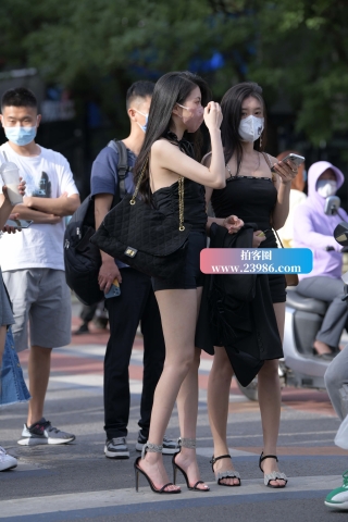 热裤、高跟、长腿美女