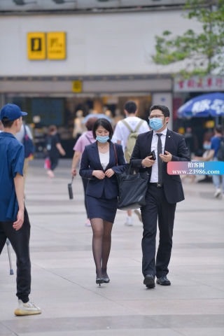 黑丝OL职业装干练美女