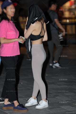 【小默赛帖】第1403篇★紧身秀身材美女★