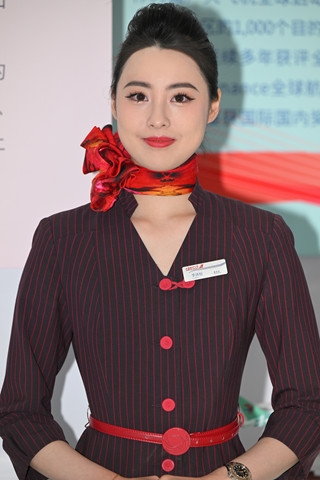 上航两位优雅空姐乘务长（完整版）