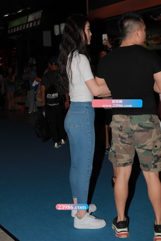 【街拍之魂赛帖】B53、展会偶遇的丰腴