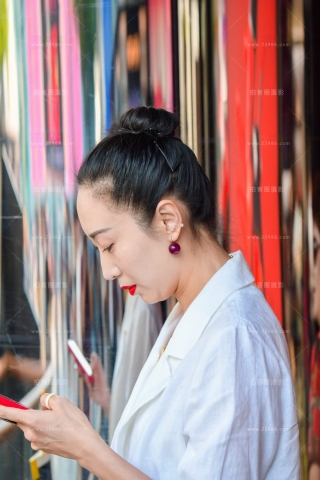 罗马鞋美腿女子