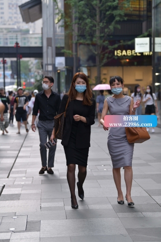 街拍咖啡色丝袜，高跟姐妹