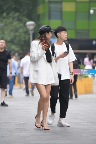 街拍时尚美女