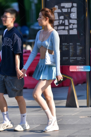 ★舞动百褶裙美女