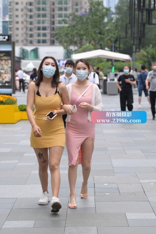 粉色开衩裙，喜欢。