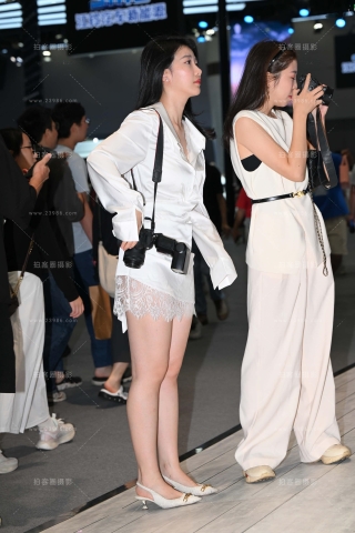 极品美腿御姐摄影师