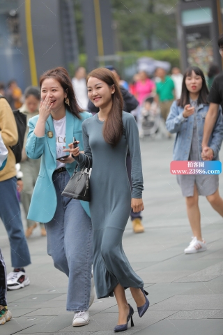 娇小玲珑的小姐姐 女人味十足