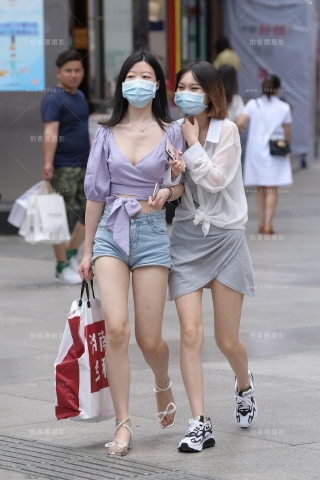 性感的单眼皮热裤女孩