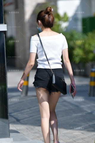 ★牛仔热裤小美女★