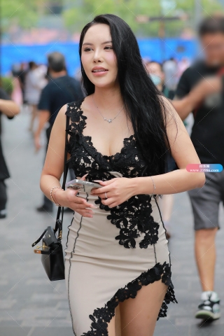 高开叉包臀裙美女