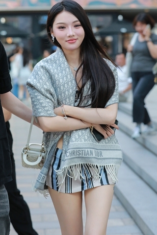 超短裙高跟美女【原图+视频】