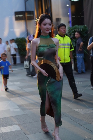 韵味古风裙白皙美女