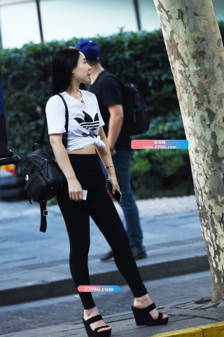 【咔喳赛贴】路边等车