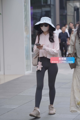 街拍紧身瑜伽裤美姐