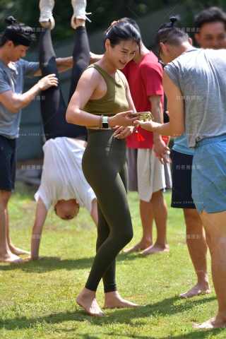 ★高挑紧身裤美女