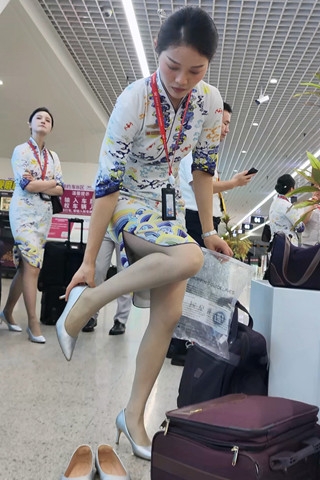 偶遇海航国际空乘换鞋（视频版）