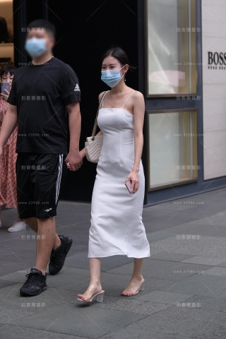 性感白色吊带裙