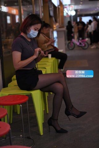 另一个版本的黑丝美女