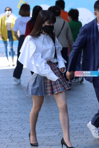 超短裙的小姐姐